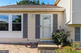 223 Laura Anne Ct, Sterling, VA 20164 - Photo 3