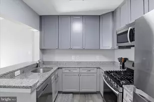 20332 Beechwood Terrace, Ashburn, VA 20147 - Photo 11