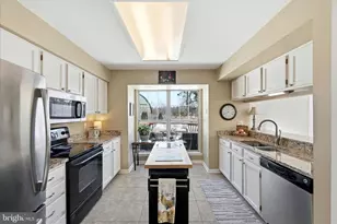 32 Fenton Wood Dr, Sterling, VA 20165 - Photo 7