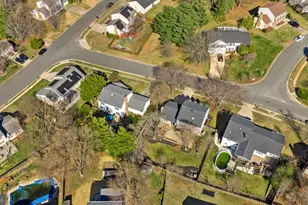 105 Country Rd, Potomac Falls, VA 20165 - Photo 49