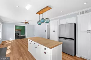 105 Country Rd, Potomac Falls, VA 20165 - Photo 15