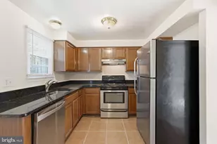 129 Bickel Ct, Sterling, VA 20165 - Photo 7