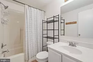 129 Bickel Ct, Sterling, VA 20165 - Photo 21
