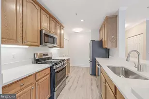 25280 Lake Shore Square, Chantilly, VA 20152 - Photo 13