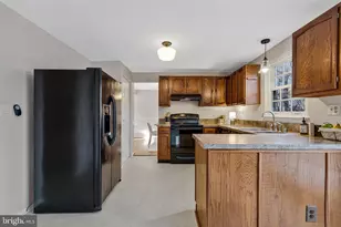 113 Caragana Ct, Sterling, VA 20164 - Photo 9