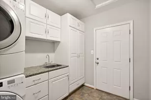 608 E G St, Purcellville, VA 20132 - Photo 29