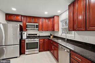 709 W Poplar Rd, Sterling, VA 20164 - Photo 9