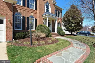 20443 Cliftons Point St, Sterling, VA 20165 - Photo 3