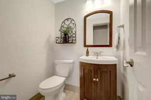 406 Blue Ridge Ave NE, Leesburg, VA 20176 - Photo 11