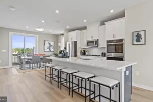 24135 Pissarro Dr, Sterling, VA 20166 - Photo 5