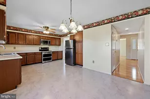 221 Primavera Cir, Sterling, VA 20165 - Photo 7