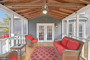 111 Connemara Dr, Sterling, VA 20164 - Photo 23