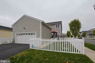 25237 Easterwood Ln, Chantilly, VA 20152 - Photo 3