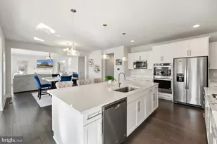 14890 Falconaire Pl, Leesburg, VA 20176 - Photo 23