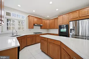 25582 Balint Park Ct, Aldie, VA 20105 - Photo 7