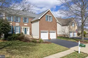 20129 Boxwood Pl, Ashburn, VA 20147 - Photo 3