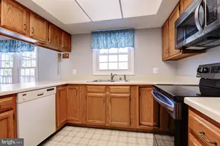 204 Elizabeth Ct, Sterling, VA 20164 - Photo 17