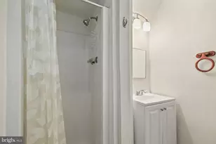 302 Giles Pl, Sterling, VA 20164 - Photo 15