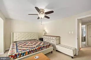 302 Giles Pl, Sterling, VA 20164 - Photo 7