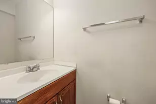 302 Giles Pl, Sterling, VA 20164 - Photo 5