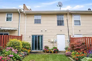 117 W Concord Ct W, Sterling, VA 20164 - Photo 3