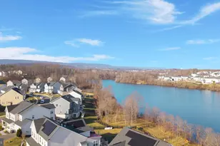 17904 Ridgewood Pl, Round Hill, VA 20141 - Photo 5