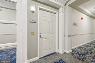 19375 Cypress Ridge Terrace, Leesburg, VA 20176 - Photo 5