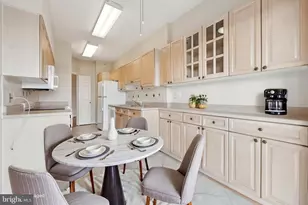 19375 Cypress Ridge Terrace, Leesburg, VA 20176 - Photo 9