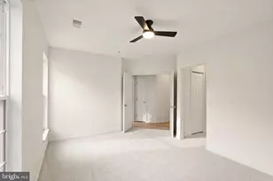 25240 Lake Shore Square, Chantilly, VA 20152 - Photo 27