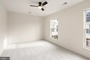 25240 Lake Shore Square, Chantilly, VA 20152 - Photo 23