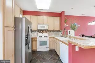 23097 Fontwell Square, Sterling, VA 20166 - Photo 7