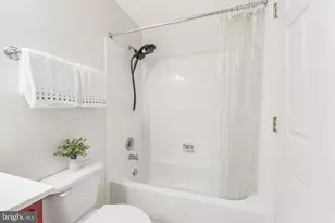 23097 Fontwell Square, Sterling, VA 20166 - Photo 25