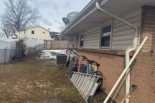 703 E Dickenson Ct, Sterling, VA 20164 - Photo 3