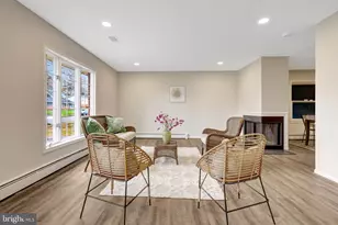 104 W Amhurst Pl, Sterling, VA 20164 - Photo 5