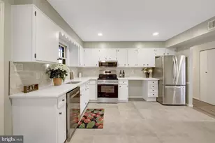 104 W Amhurst Pl, Sterling, VA 20164 - Photo 13