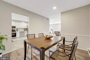 104 W Amhurst Pl, Sterling, VA 20164 - Photo 9