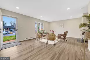 104 W Amhurst Pl, Sterling, VA 20164 - Photo 3