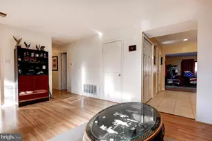 1118 S Williamsburg Ct, Sterling, VA 20164 - Photo 5