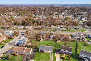 138 N Ithaca Ct N, Sterling, VA 20164 - Photo 3