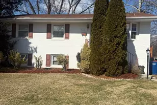 801 S Hoga St, Sterling, VA 20164 - Photo 1