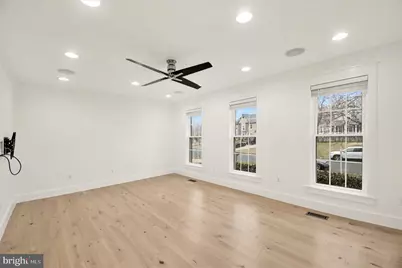 24 Lipscomb Court, Sterling, VA 20165 - Photo 5