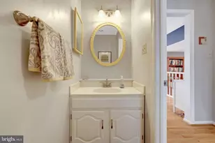 34 Lipscomb Ct, Sterling, VA 20165 - Photo 25