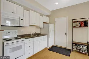 34 Lipscomb Ct, Sterling, VA 20165 - Photo 31