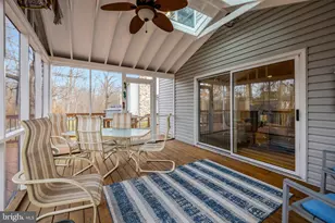 34 Lipscomb Ct, Sterling, VA 20165 - Photo 37