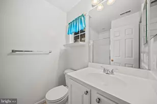 23094 Fontwell Square, Sterling, VA 20166 - Photo 15