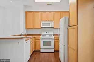 23094 Fontwell Square, Sterling, VA 20166 - Photo 5