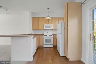 22941 Fontwell Square, Sterling, VA 20166 - Photo 7