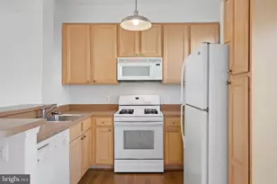 22941 Fontwell Square, Sterling, VA 20166 - Photo 9