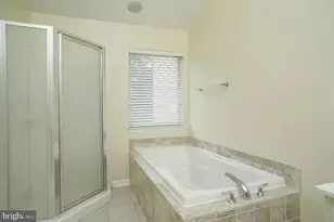 21240 Millwood Square, Sterling, VA 20165 - Photo 3