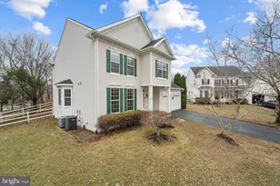 17551 Falls Pl, Round Hill, VA 20141 - Photo 3